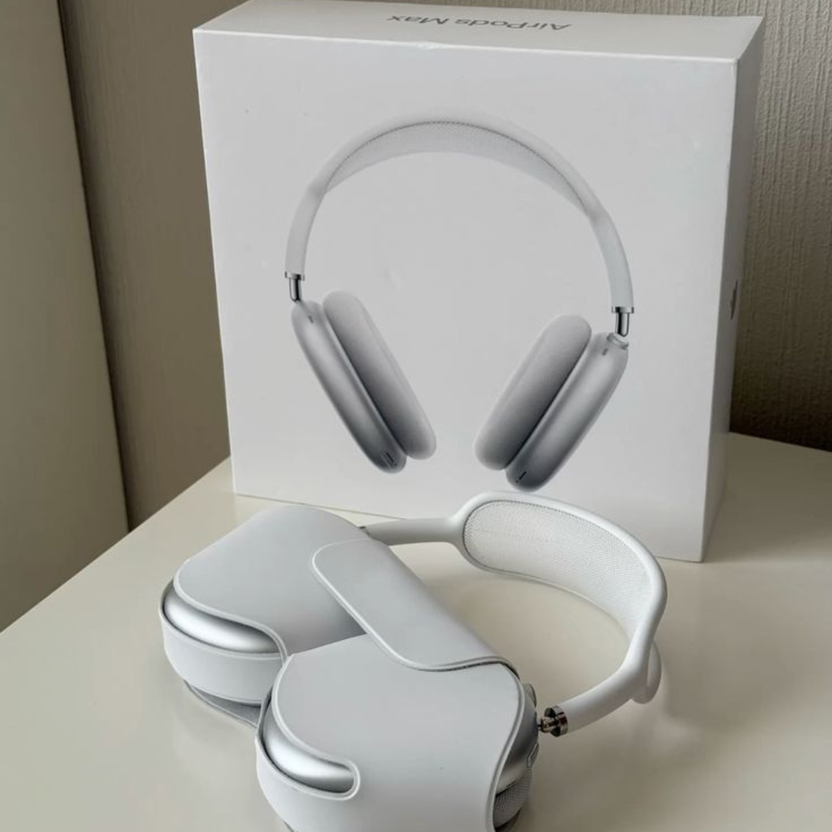 dark blue denim jeans